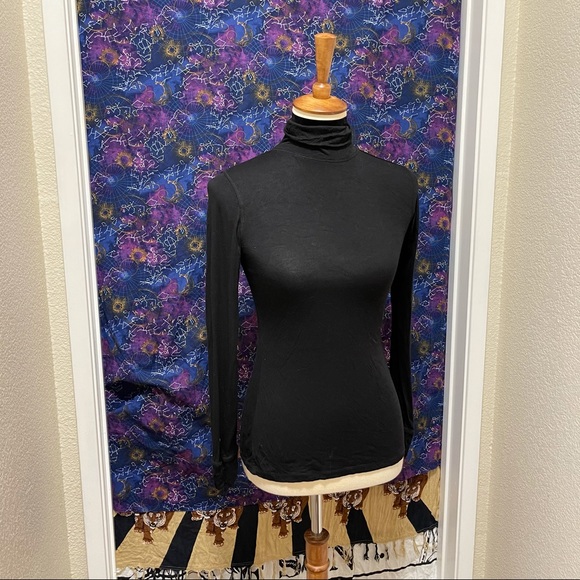 🌈 Lovely midnight turtle neck top - Picture 3 of 11